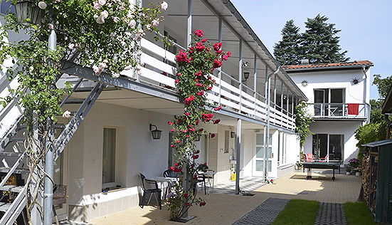 Einfahrt zum Haus Arton in Altenhof am Werbellinsee (Schorfheide)